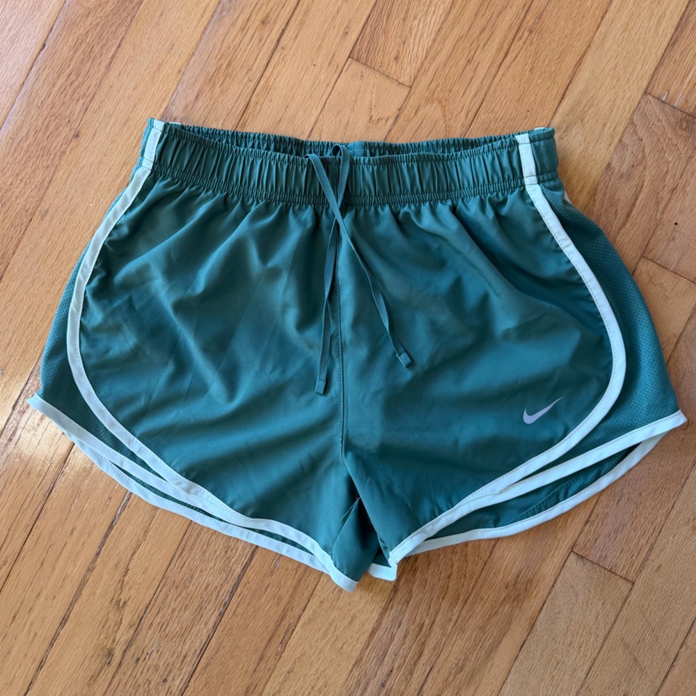 Nike Women's DRI-FIT Tempo Mid-Rise brief lined running short. Size Small. New
